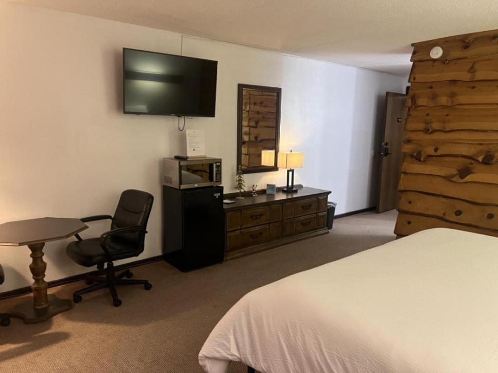 Bridge Inn Tomhawk - 2Nd Floor, 1 King Size Bed, Balcony, River View Tomahawk Exteriér fotografie