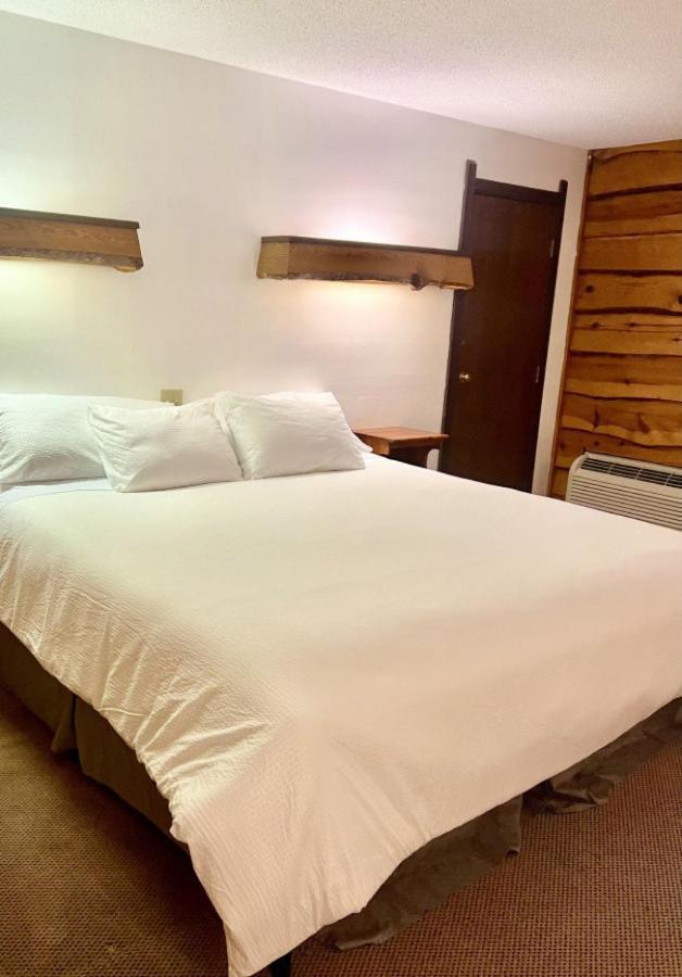 Bridge Inn Tomhawk - 2Nd Floor, 1 King Size Bed, Balcony, River View Tomahawk Exteriér fotografie