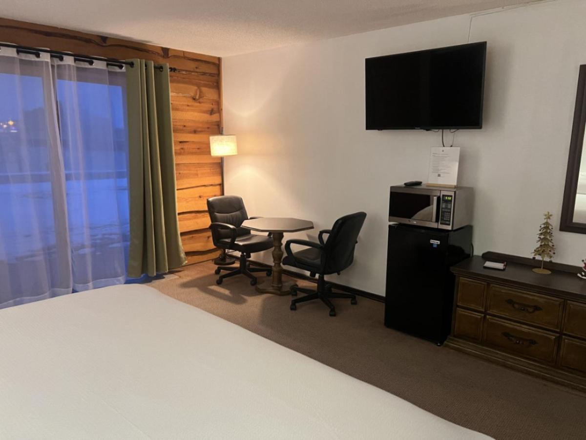 Bridge Inn Tomhawk - 2Nd Floor, 1 King Size Bed, Balcony, River View Tomahawk Exteriér fotografie